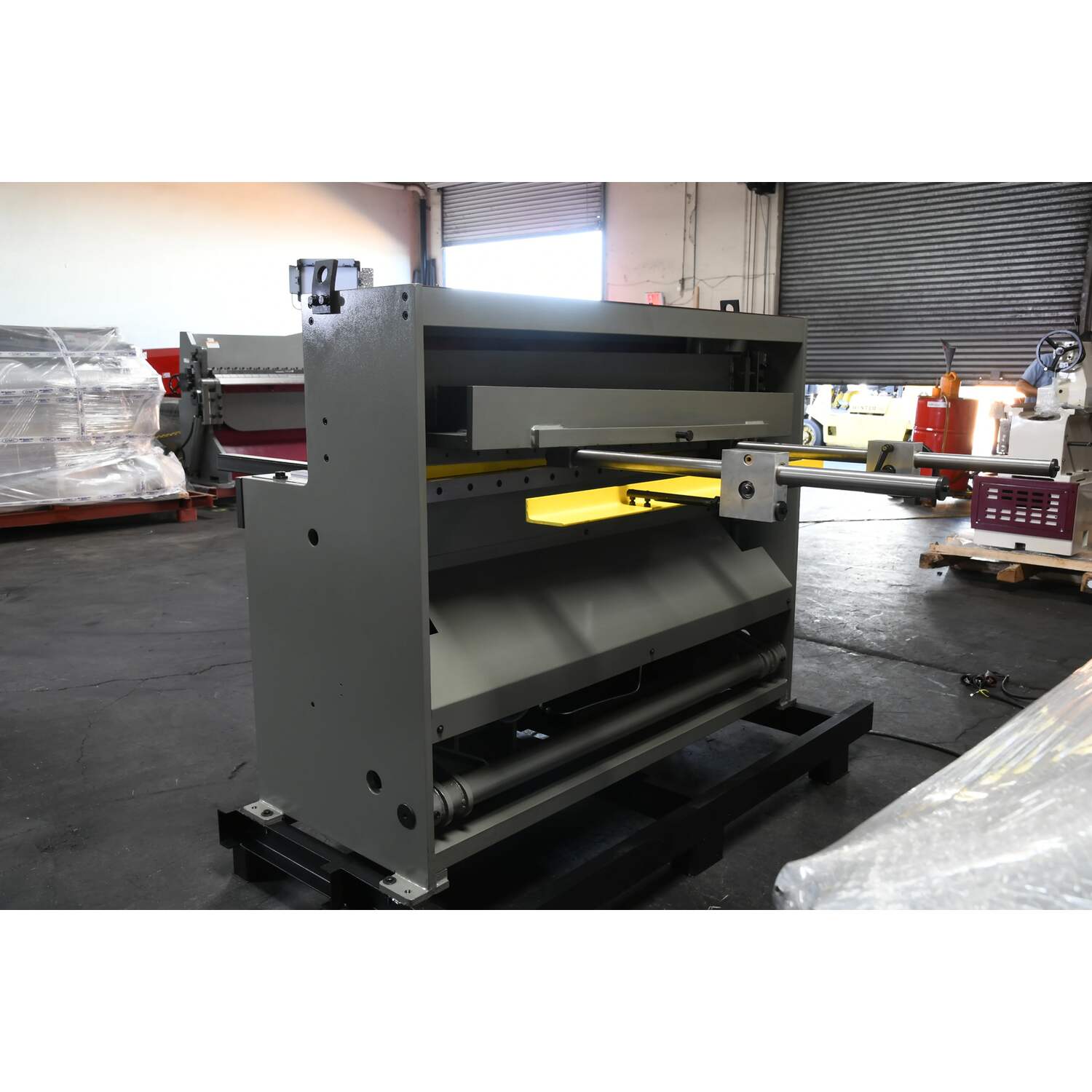 Whole View of GMC HS-0410MD Hydraulic Metal Shear