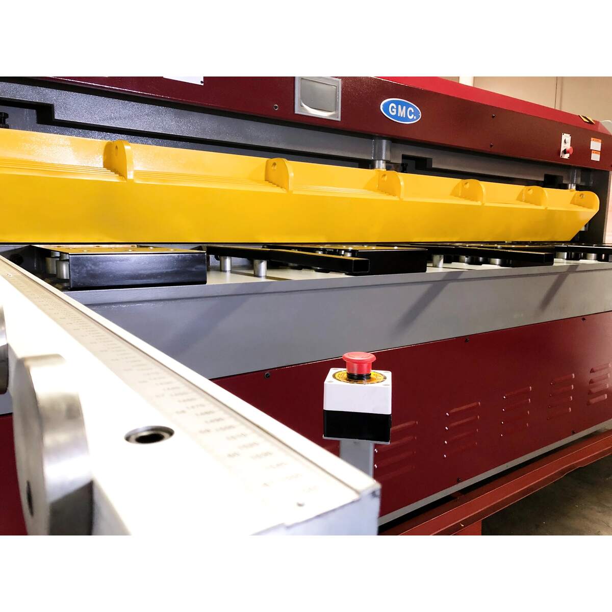 Close-up Front View of GMC_HS-0825E Metal Shear