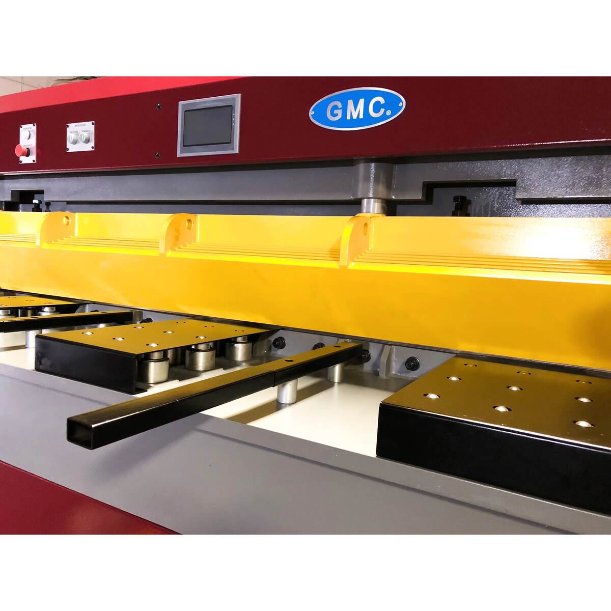 Front View of GMC HS-1025E Metal Shear